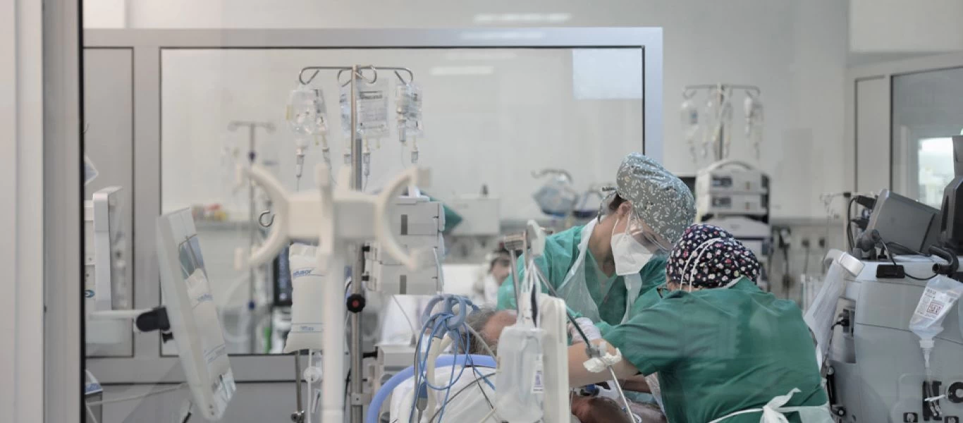 Γερμανία: Ανοίγει η συζήτηση σχετικά με το αν θα πρέπει να καταλαμβάνουν ΜΕΘ οι ανεμβολίαστοι